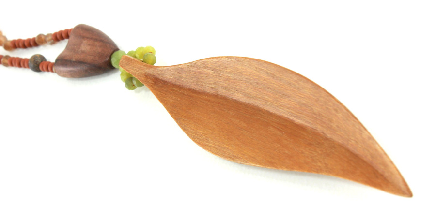 Sautoir en Bois exotique & perles naturelles