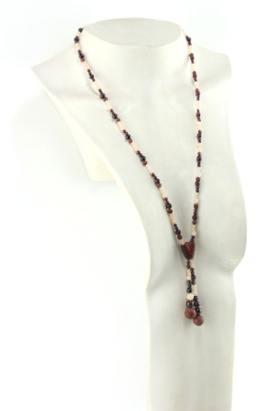 Sautoir et perles naturelles de Grenat et bois précieux de Padouk
