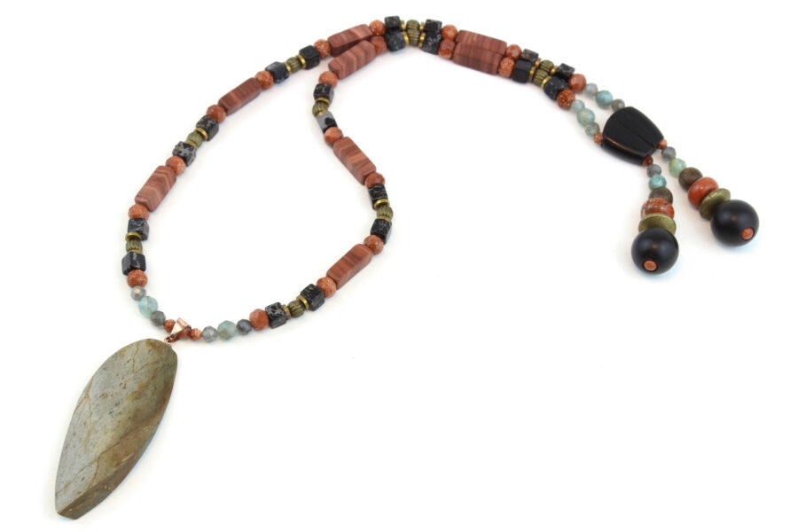 Collier pierre de rivière et bois précieux artisanal
