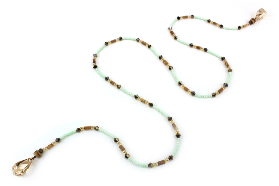 Collar luminoso de perlas y cristales – Un brillo refinado