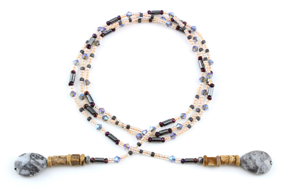 Lariat scintillant en cristal – Élégance et éclats lumineux bleutés